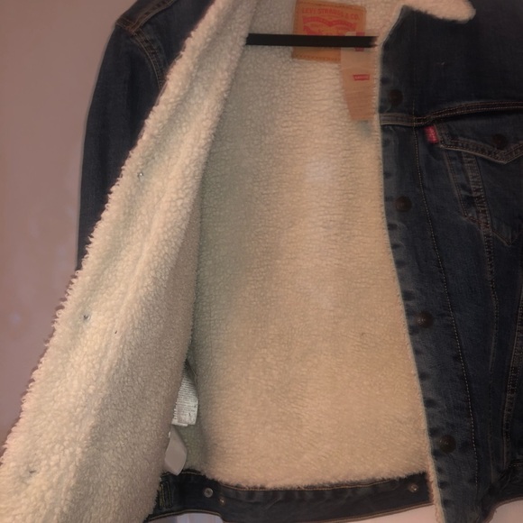 Levi’s Sherpa Jacket - Picture 2 of 4